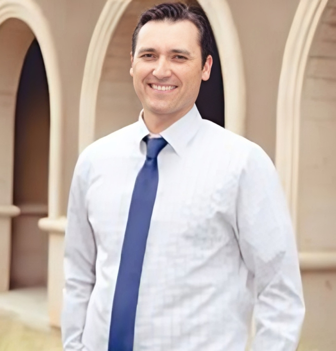 family dentist orthodontist element dental orthodontics north houston east texas TX team Dr Ari Valverde